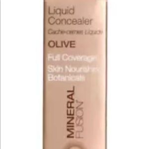 Mineral Fusion Liquid Concealer Olive
